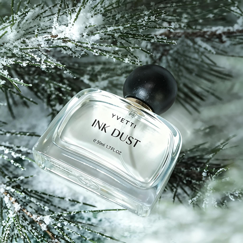 Noty cedrowe, drzewne, orienta – Unique Perfume Fragrance recenzja i cena